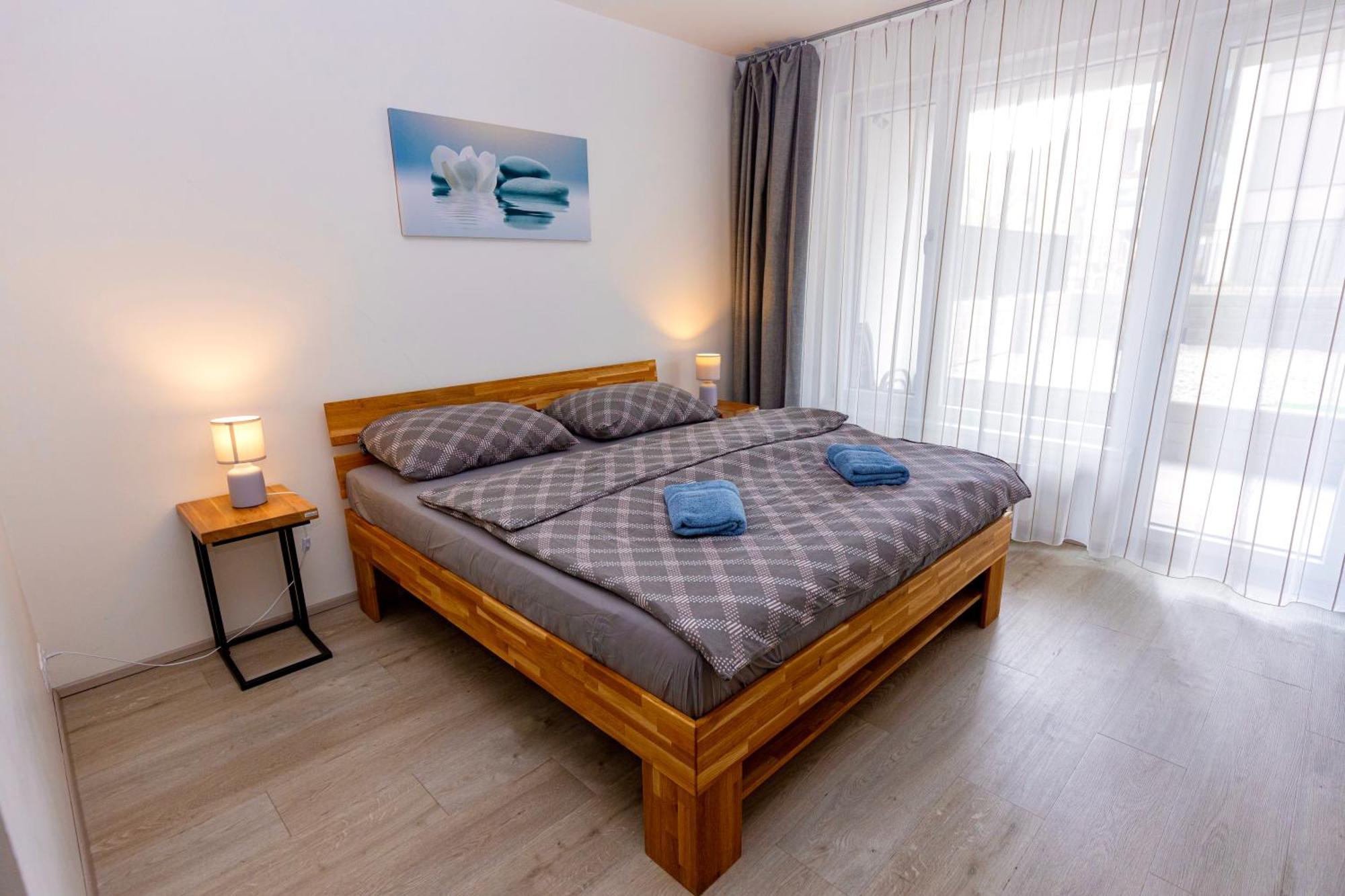 Modern Apartment • Garden • Near The City Center Praha Bagian luar foto